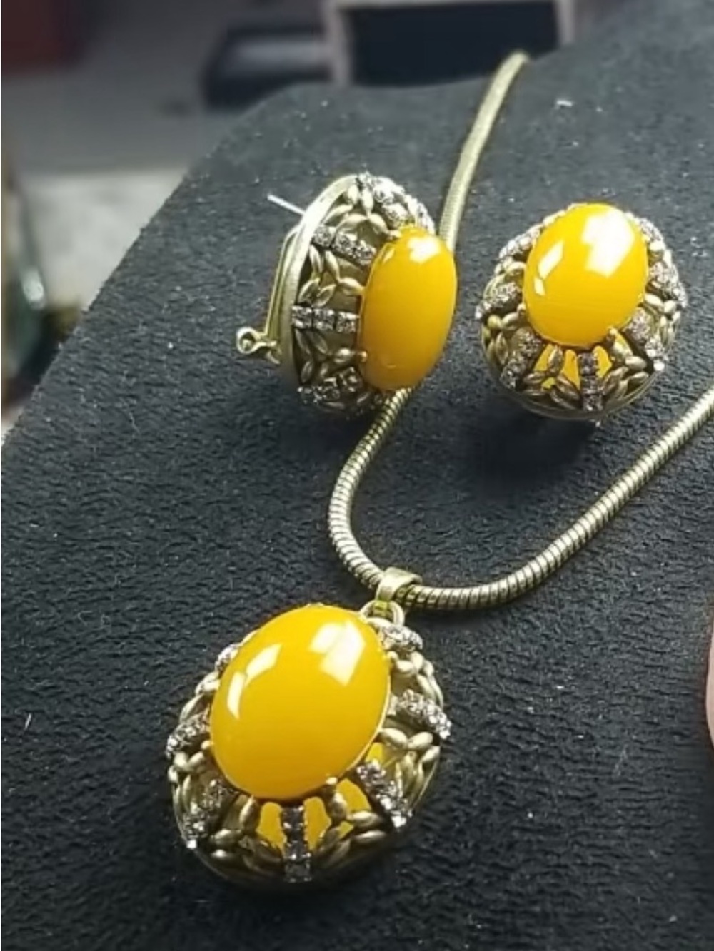 Yellow Oval Cabochon Pendant & Earrings Set